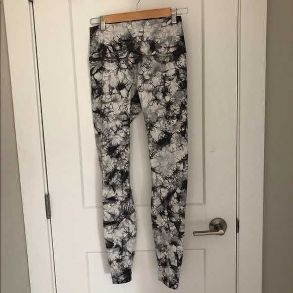 Lulu lemon align 28” leggings - Picture 3 of 4